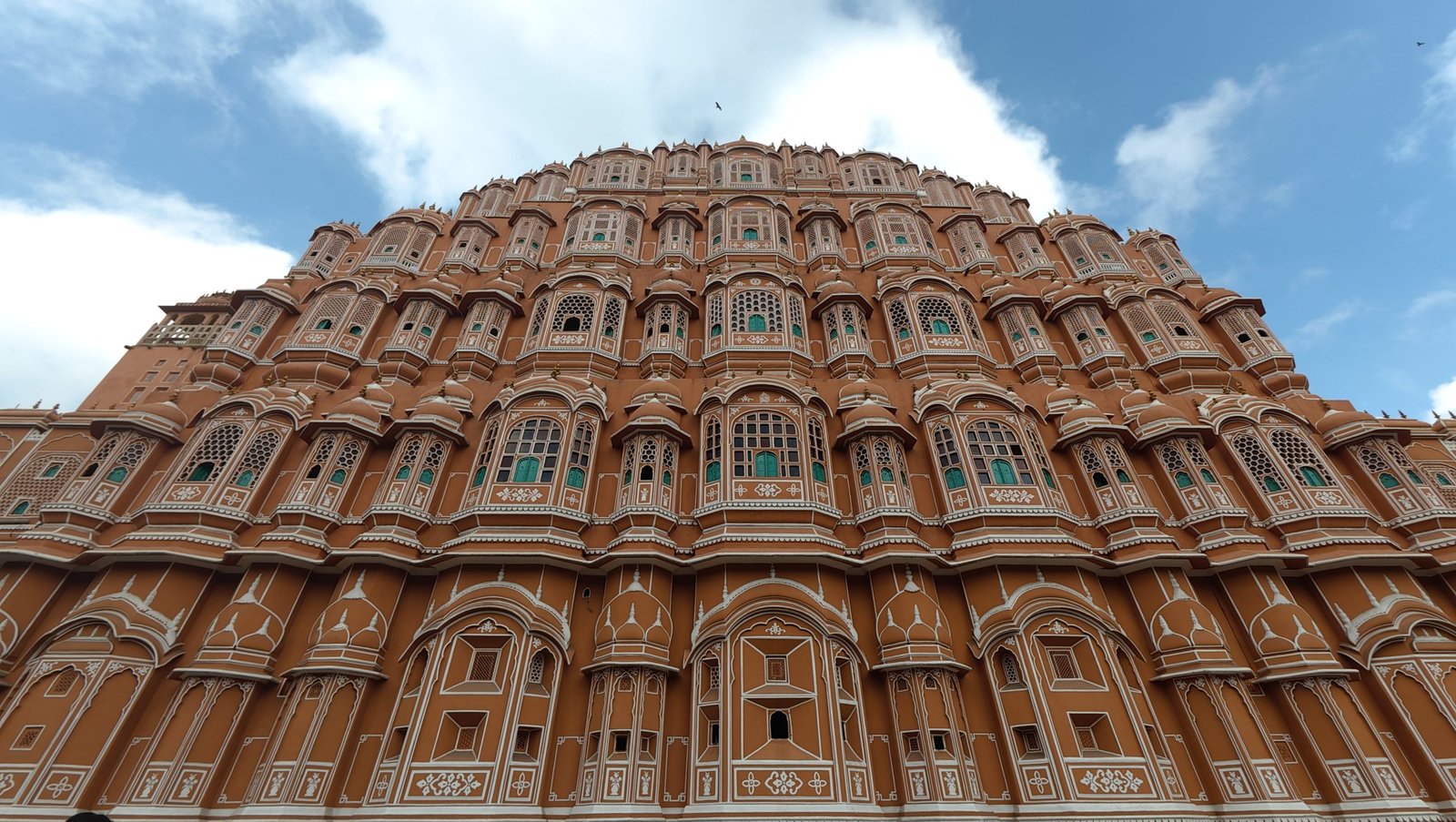 Hawa Mahal honeycomb facade in Jaipur daylight