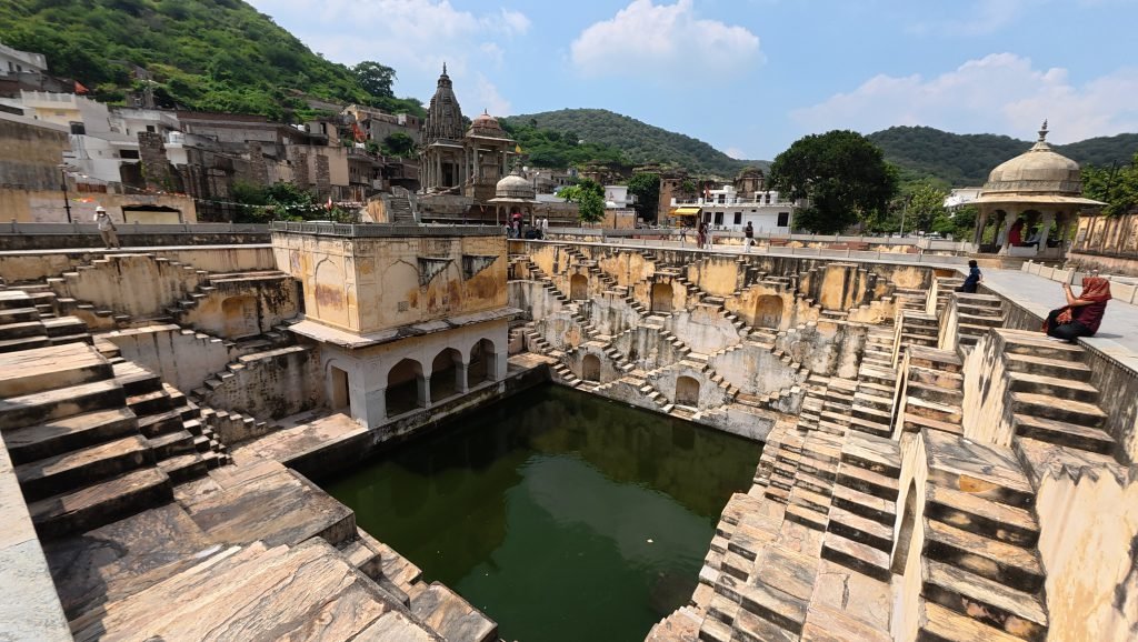 Panna Meena Ka Kund stepwell in Jaipur, Rajasthan — photograph 1